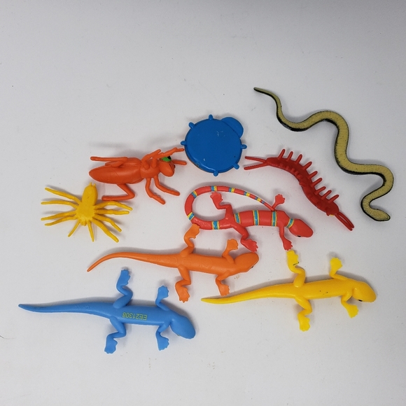 Salamander Lizards Spider Beetle Grasshopper Centipede Toy Lot - Picture 8 of 15